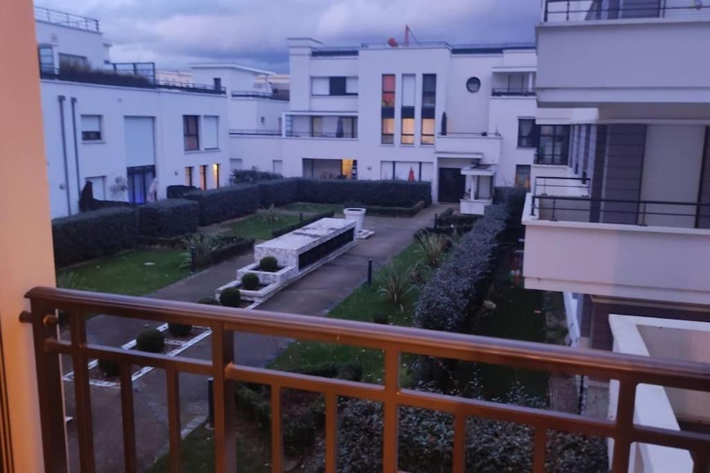 Lotus- 4 Min De Walt Disney-Arrivee Autonome-Parking Et Wifi Gratuit-Proche De Toutes Commodites 5Min De La Vallee Village Chessy  Bagian luar foto